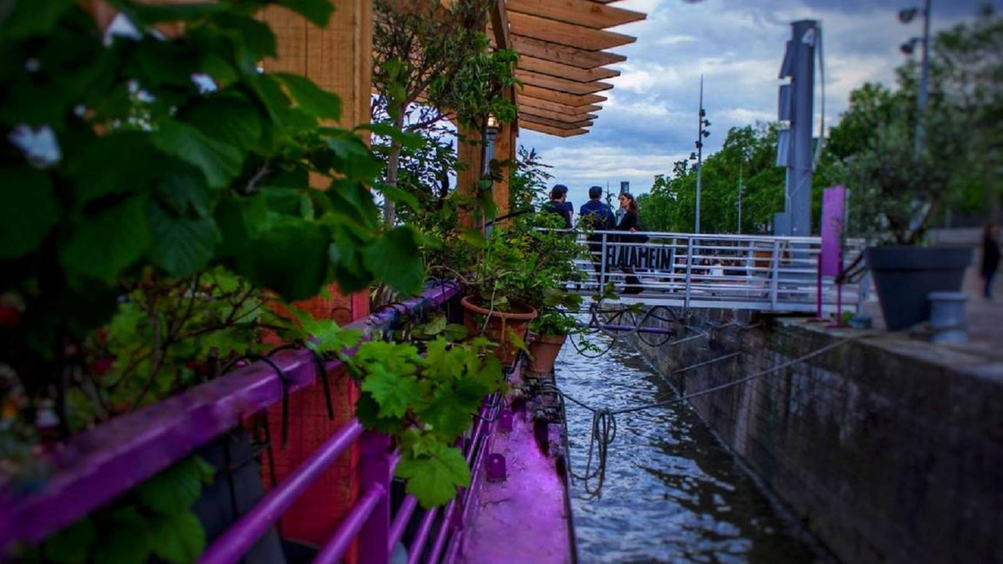 Photo du Bateau El Alamein, structure adhérente du Réseau des Musiques Actuelles de Paris.