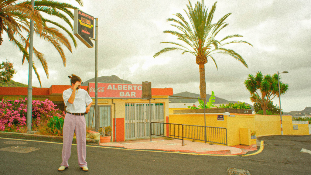 Extrait du clip du titre "Gwendolina" de nassim, tourné aux Îles Canaries, par Kilian Boucheret (Bekar, S. Pri Noir, Still Fresh…).